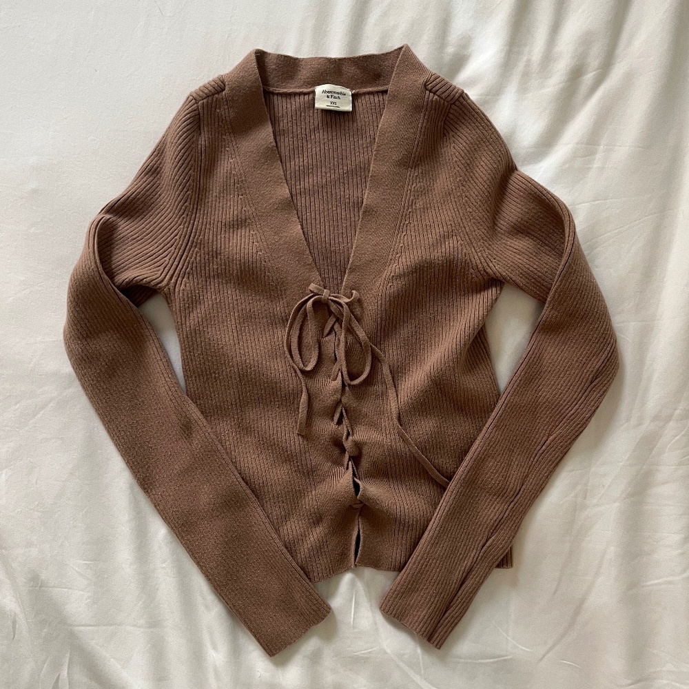 Long sleeve lace-up long sleeve